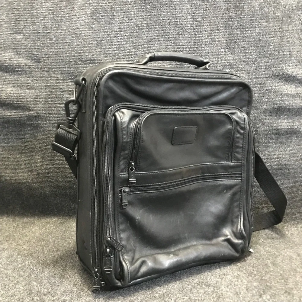 TUMI‎ Black Leather Messenger Bag Adjustable Crossbody Brief Travel Business